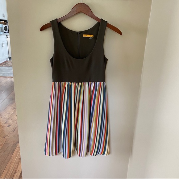 Alice + Olivia Dresses & Skirts - Alice + Olivia multi colored dress